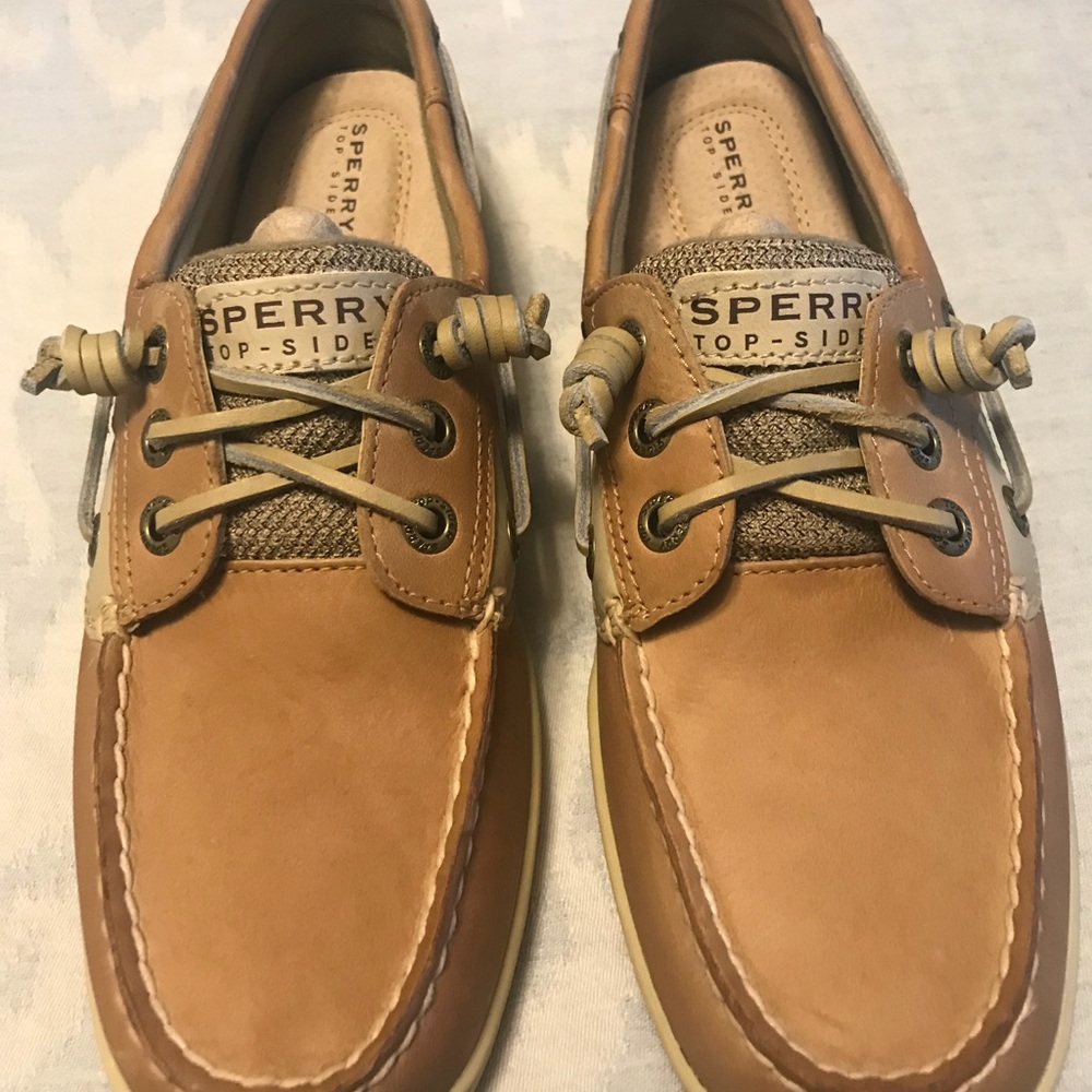 ✨PRICE DROP! ✨NEW IN BOX Women’s Size 7 Sperrys